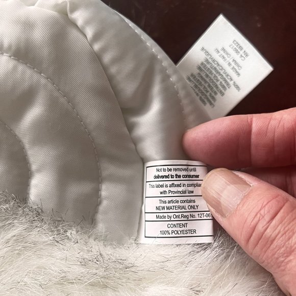 ROOTS brand Winter Hat with Earflaps NWT White Size Large Kids Discounted SH - Picture 5 of 8